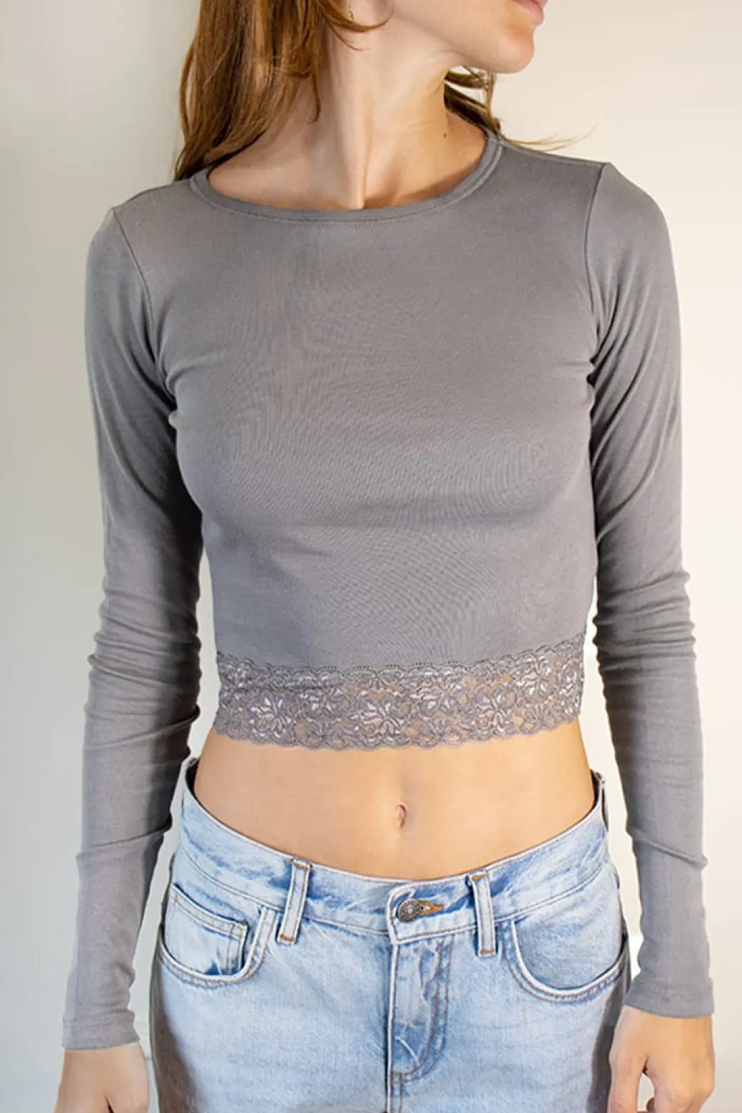 Camiseta bajo encaje