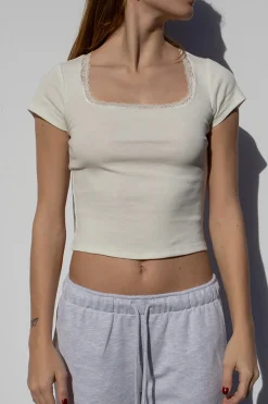 Camiseta con encaje