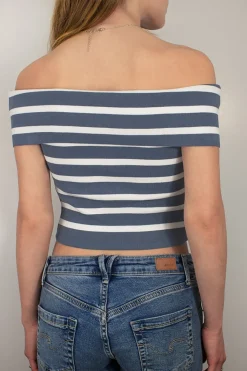 Camiseta off-shoulders