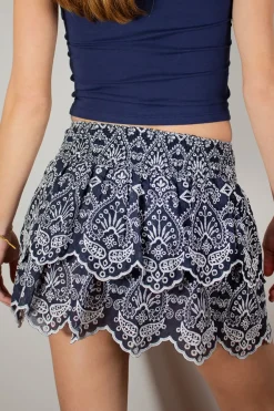 Falda con volantes