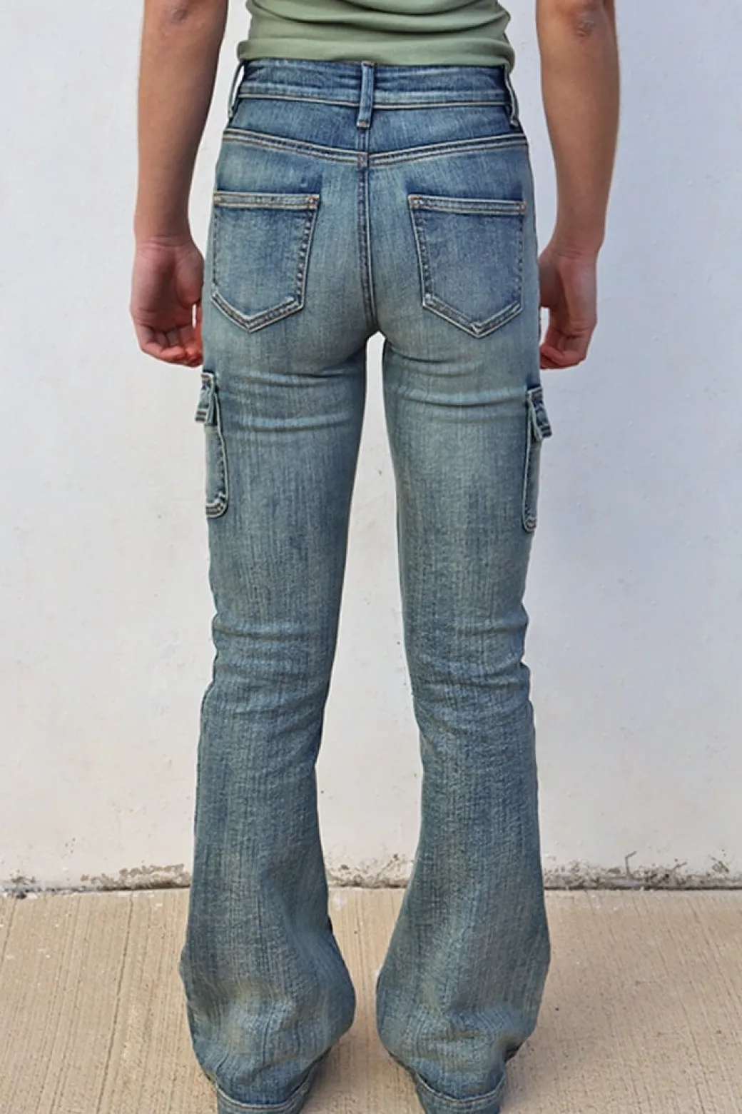 Jeans flare con bolsillos