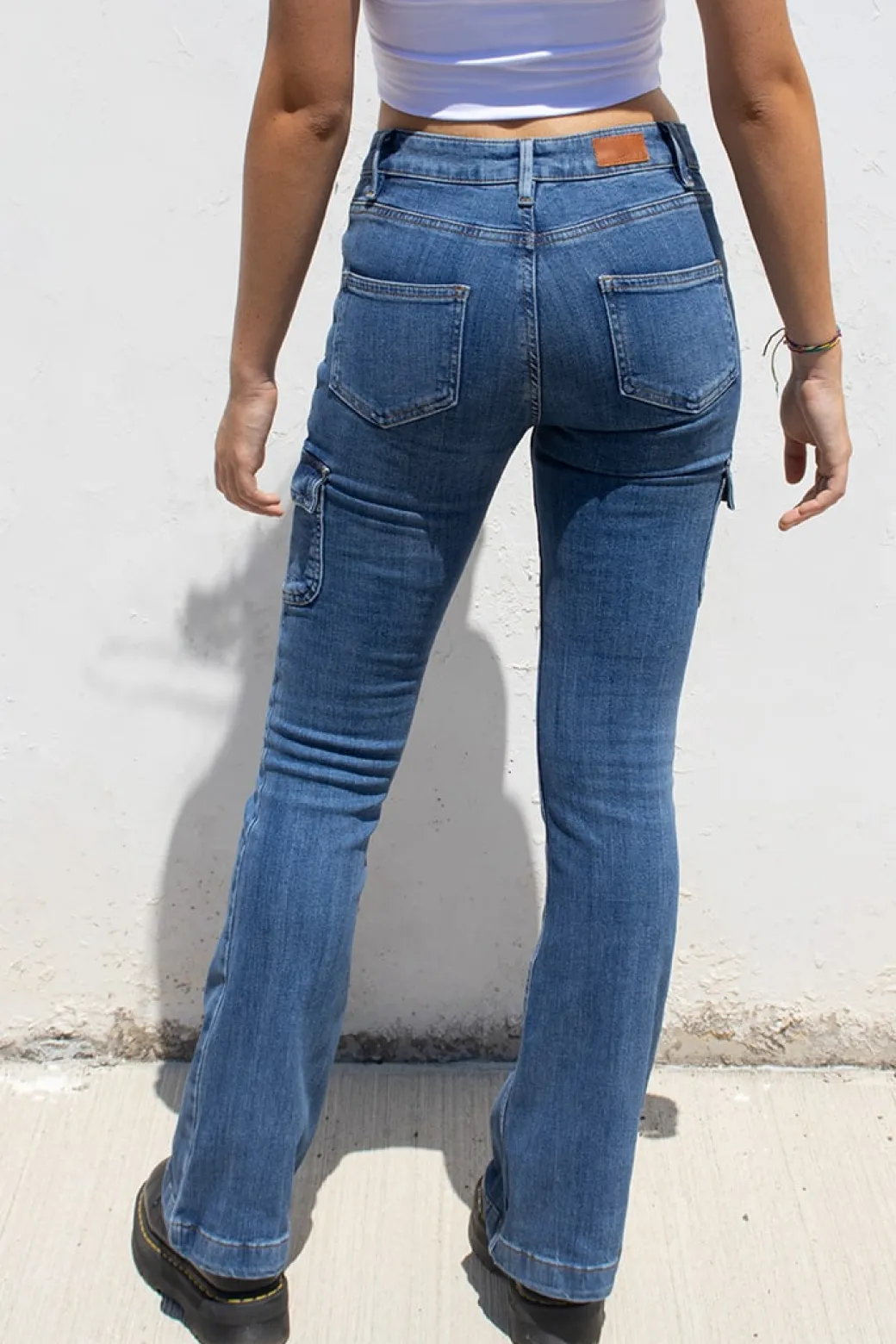Jeans flare con tasconi