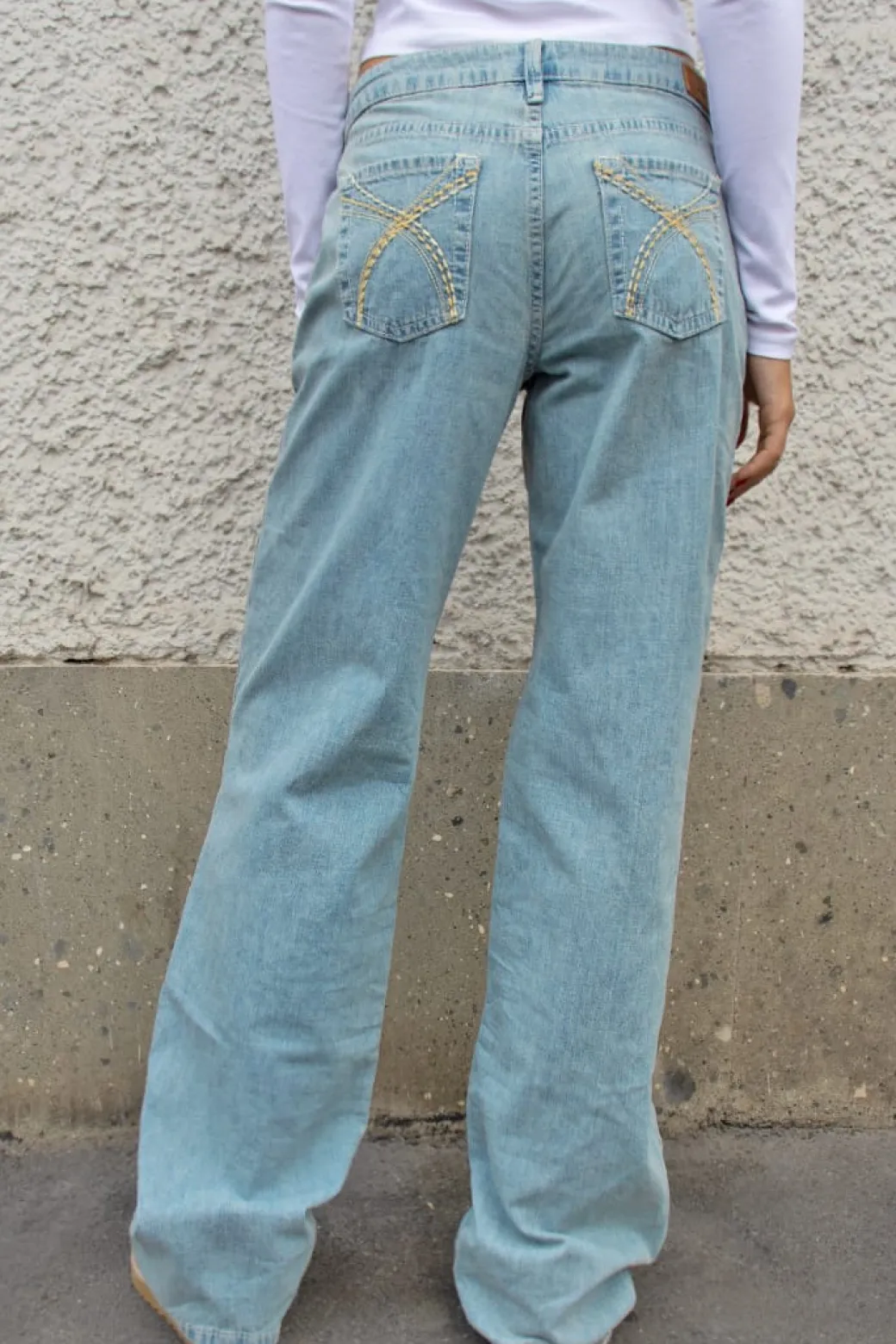 Jeans low waist con bordado